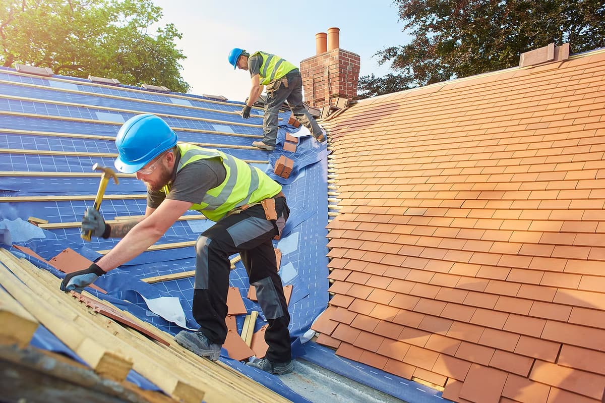 TD Roofing team at work